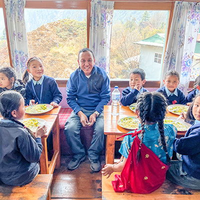 Apa Sherpa surrounded by young school children